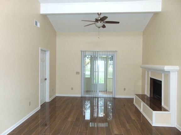 4th image of 1319 Calabria Rd