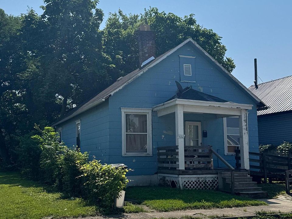 2nd image of 452 Gilbert St
