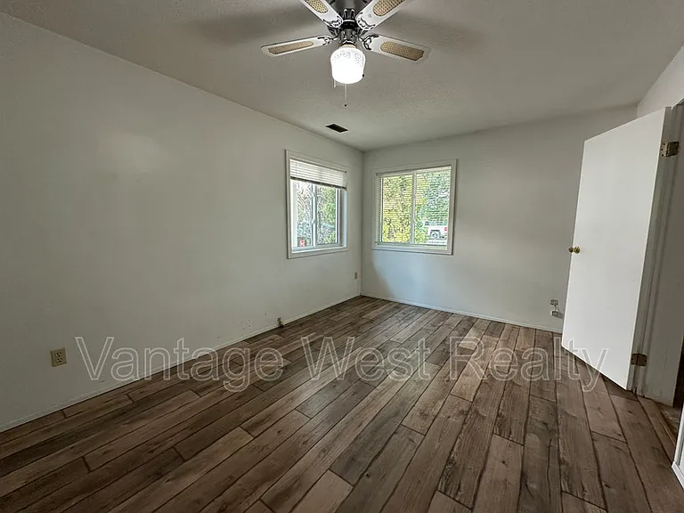 723A Stockwell Ave — Photo 16