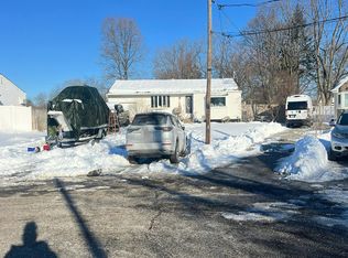 27 Arrow Ct, Central Islip, NY 11722