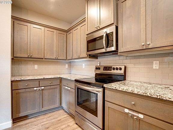 3rd image of 135 Loganberry Ct