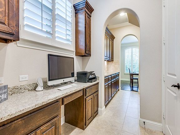 4th image of 7108 Mitchell Ct