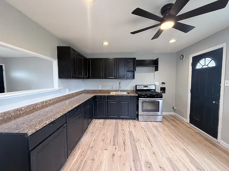 705 Saint Martin Dr — Photo 14