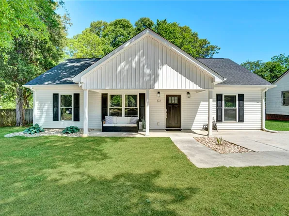 122 W 3rd Ave, Easley, SC 29640