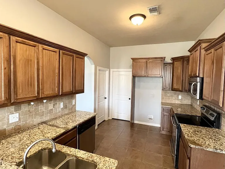 5633 Sanderling Rd — Photo 2