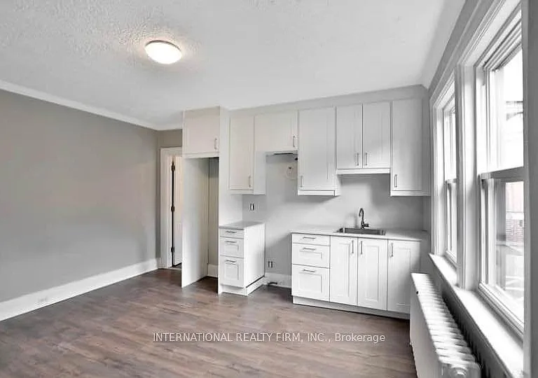 1094 College St #2 — Photo 15