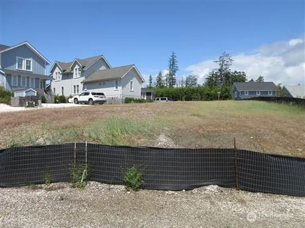 335 Compass Street, Pacific Beach, WA 98571