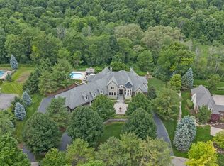 2456 Pond Vallee Dr, Oakland, MI 48363