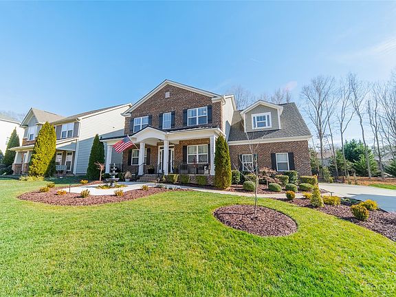 3rd image of 16303 Autumn Cove Ln