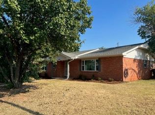 136 Platt Ln, Moore, OK 73160