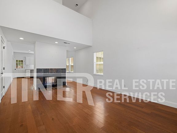 3rd image of 2525 37th St