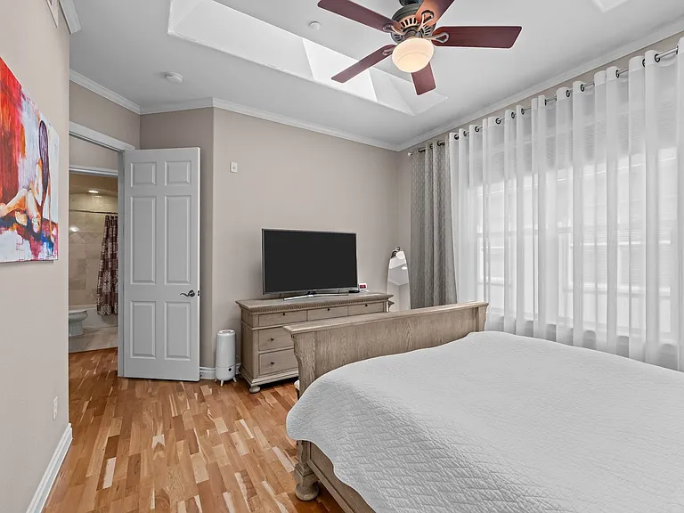 40 Madison St #303 — Photo 19