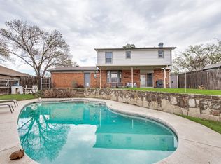 901 Rockwall Dr, Euless, TX