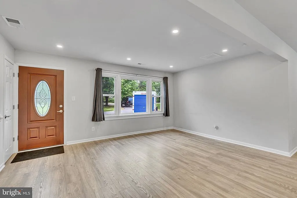4 bed, 3.0 bath, 2108 sqft, $3,250 — Photo 3