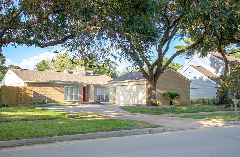 1st image of 15718 Pine Mountain Dr