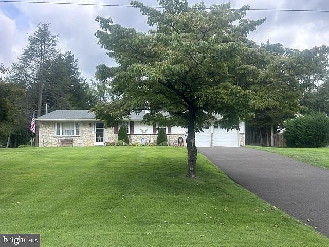 1st image of 15 Robin Rd