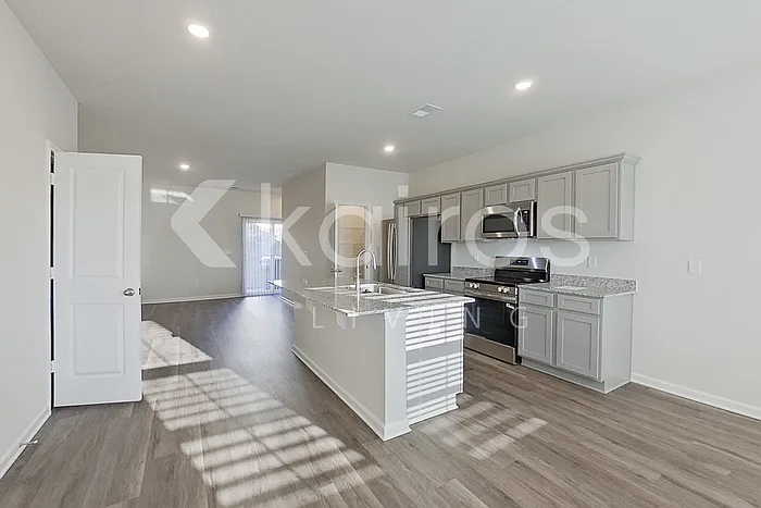 2191 Banyan Cir — Photo 6