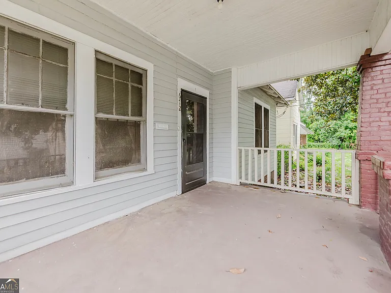672 Bowden St — Photo 4