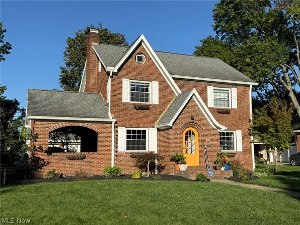 822 3rd St NW, New Philadelphia, OH 44663