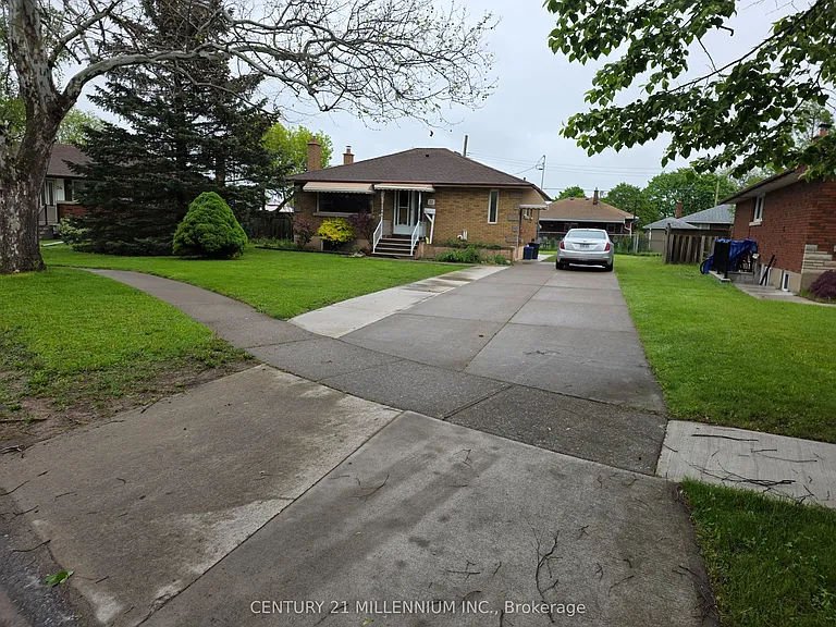32 Stewart Ave #BASEMENT — Photo 1