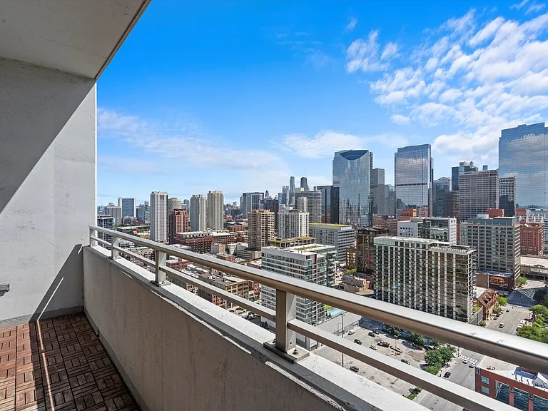 737 W Washington Blvd #2804 — Photo 6