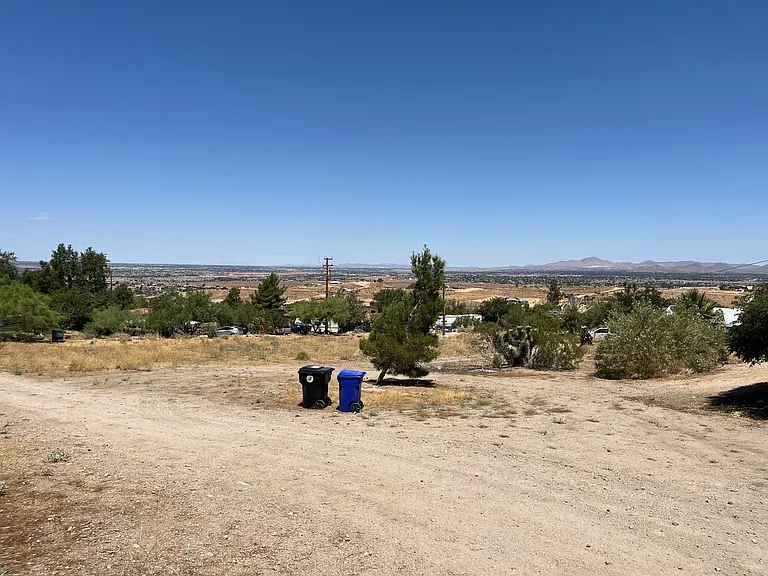 Buena Vista St — Photo 26