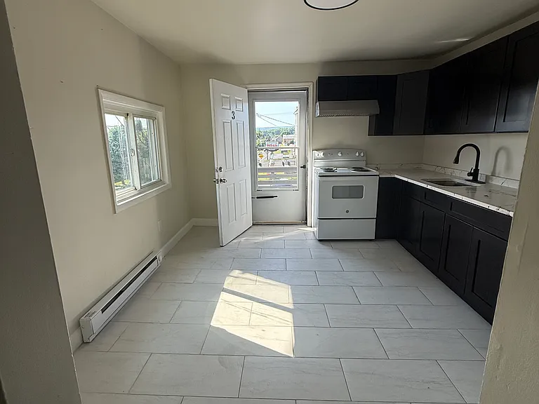 2716 Community Dr #3 — Photo 4