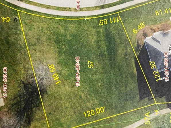 2 Redbud Dr, Macomb, IL 61455