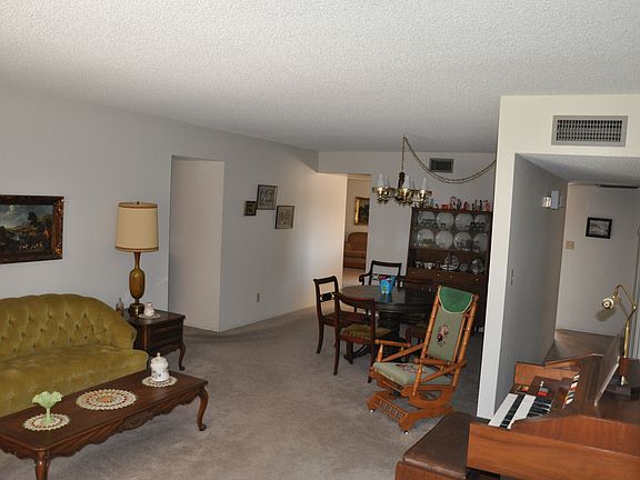 3rd image of 2176 E Ellis Dr