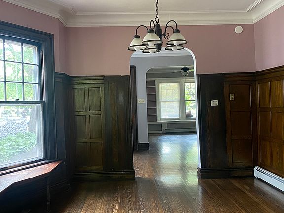 5th image of 104 Manning Blvd #1