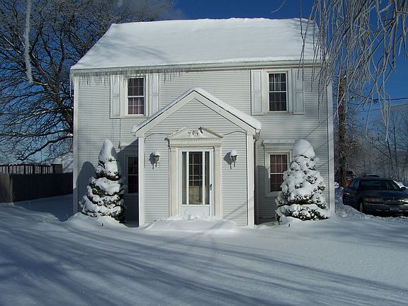 Front view of home