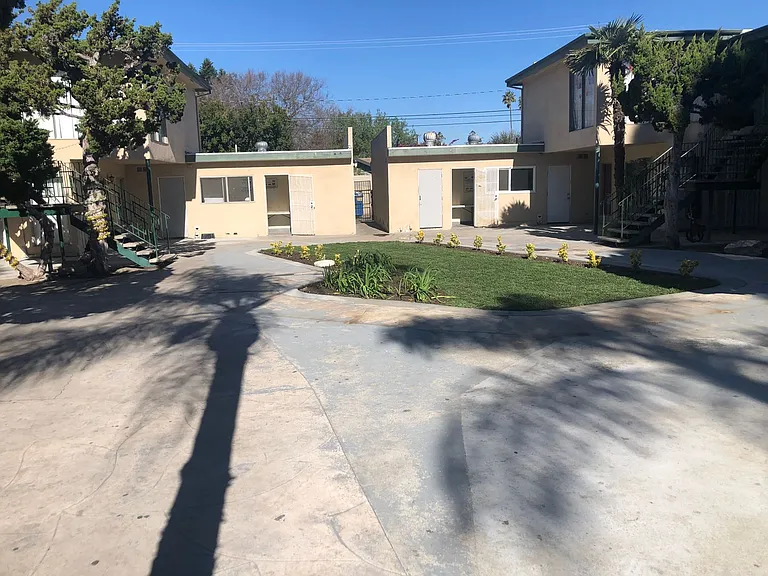 223 & 229 E Clifton Ave — Photo 11