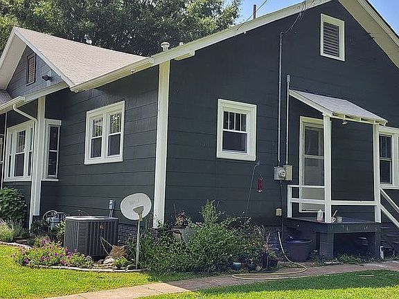 3rd image of 402 W Jefferson St