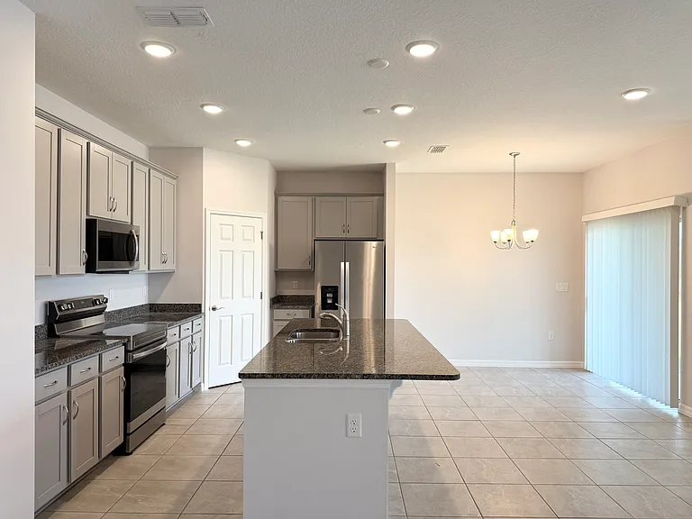 1271 Grassland Ave — Photo 2
