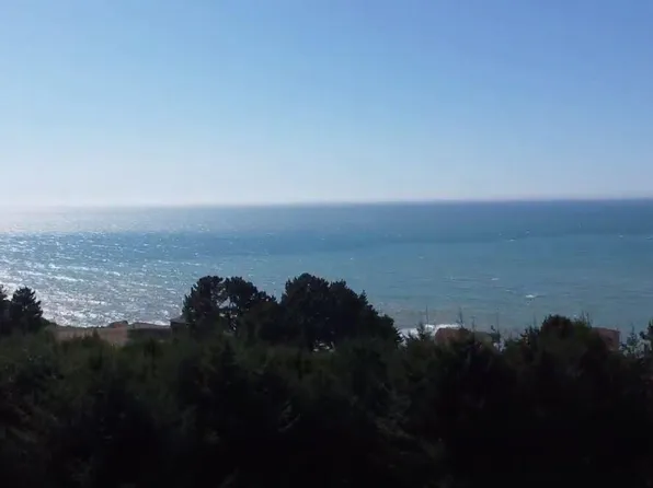 177 Albatross Rd, Whitethorn, CA 95589