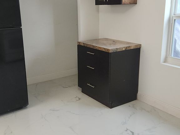5th image of 2113 Taylor St #1