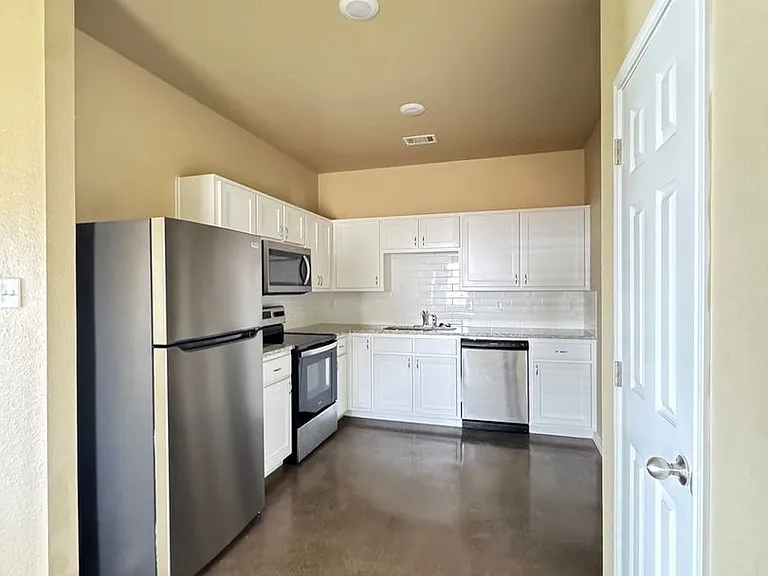 106 W Kathey Rd #B — Photo 14
