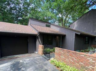 1032 Canyon View Rd, Northfield, OH 44067