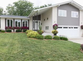 15304 Maple Dr, Oak Forest, IL 60452