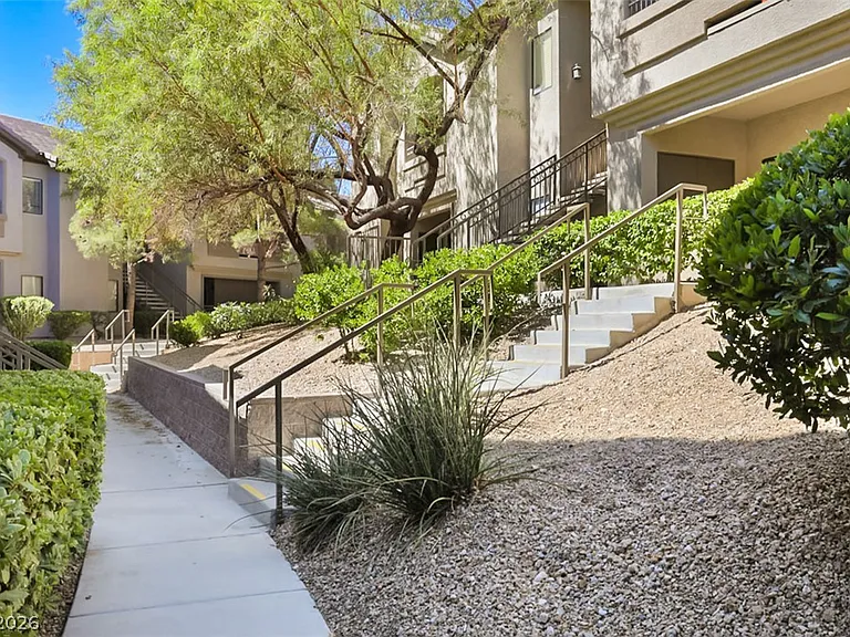 8250 N Grand Canyon Dr #1137 — Photo 2