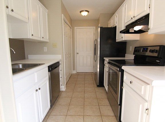 5th image of 104 Thornhill Ct