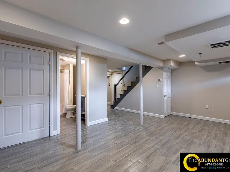 270 Cross St — Photo 17