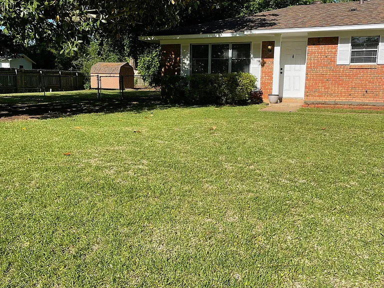 2408 Arcadia Dr — Photo 4
