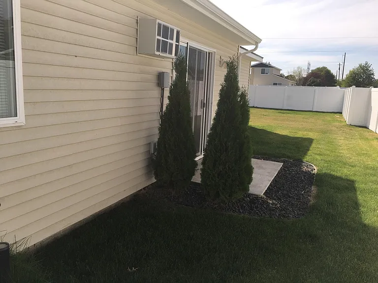 5205-5207 E Upriver Dr — Photo 26
