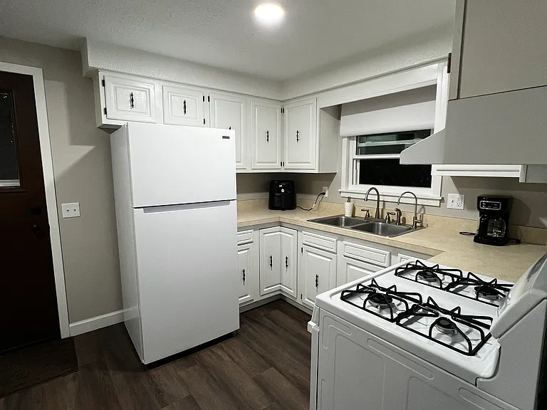 353 Harding Ave NW — Photo 3