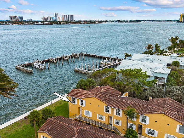 1060 Lake Shore Dr #201 — Photo 9