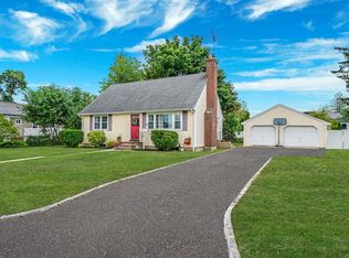 23 W 8th St, Deer Park, NY 11729