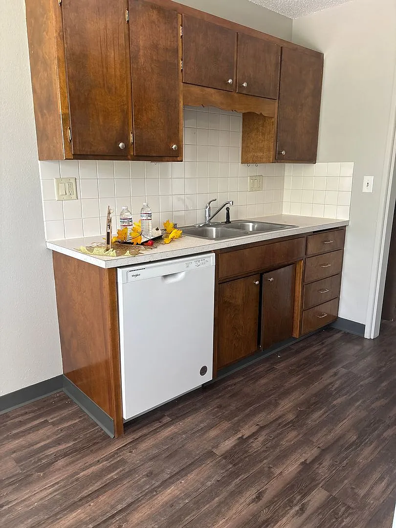 Westview Apartments — Photo 1