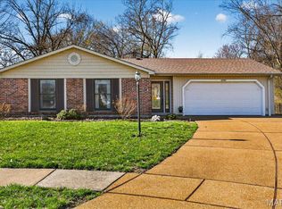 4988 Sefton Dr, Saint Louis, MO 63128