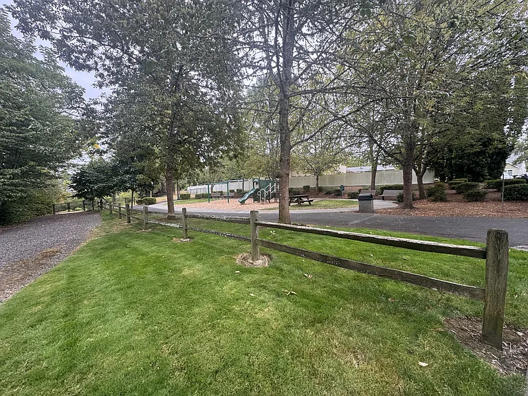 432 NE 57th Ave — Photo 34
